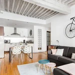L'authentik, Charme Et Confort En Vieille Apartment