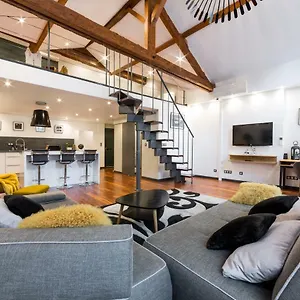 Les Sainte Claire Apartment